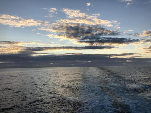 Een mooie zons ondergang op een kalme Noordzee